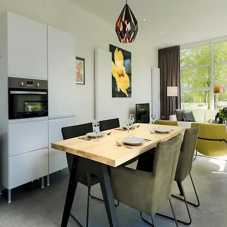 Дом отдыха Modern With A Deco Fireplace Энкхейзен