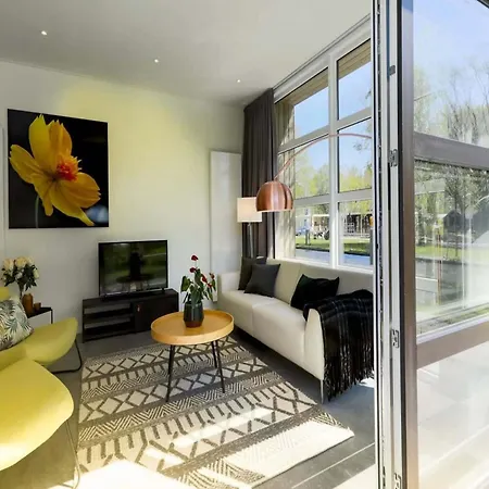 Hébergement de vacances Modern With A Deco Fireplace